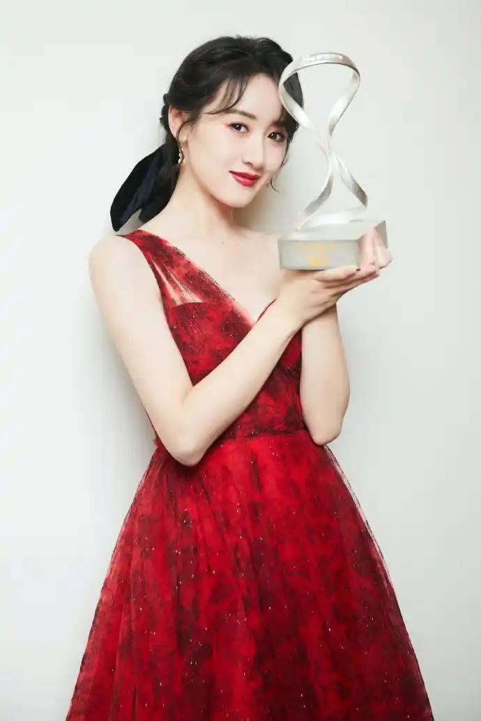 【12.14 袁冰妍】努力坚持对品质的追求,坚守内心.