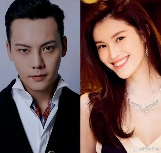 两人2021年8月恋情曝光,狗仔拍到陈伟霆健身后接何穗,两人一同回家.