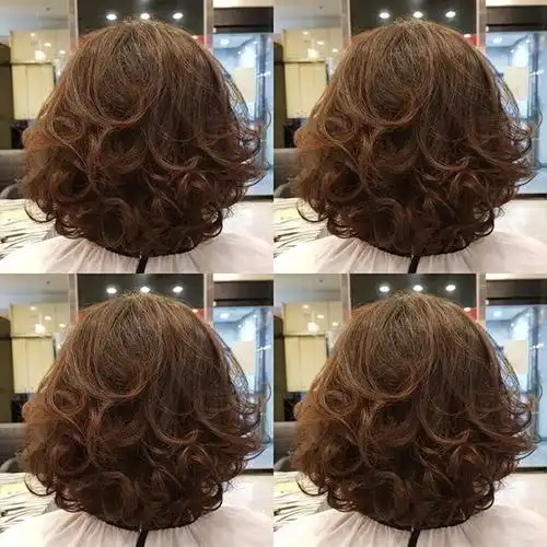 中年女性烫这样的短发高贵有气质