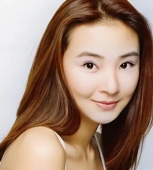 回顾央视钱琳琳:二婚带儿子嫁小6岁影帝张译,丁克15年被宠成宝