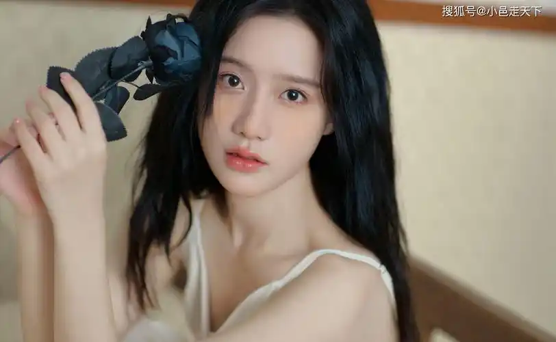 陈意涵披肩散发青春活力写真