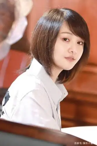 《流淌的美好时光》郑爽美照欣赏,短发素颜依旧是盛世美颜啊!