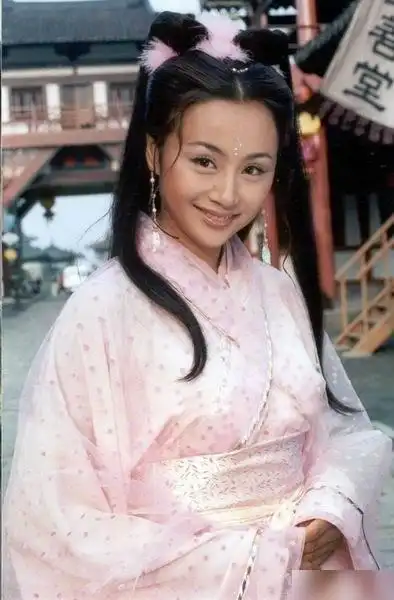 曹颖9岁的儿子五官精致撞脸王一博网友不出道对不起这张脸