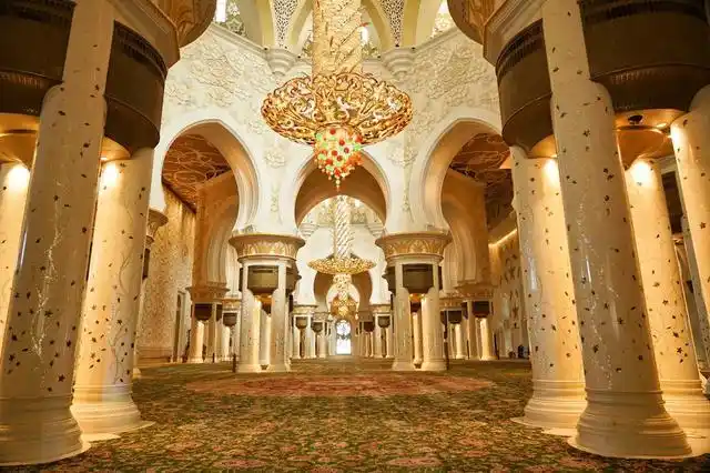 原创阿布扎比攻略看黄金宫殿开法拉利吃阿拉伯餐住阿拉伯酒店