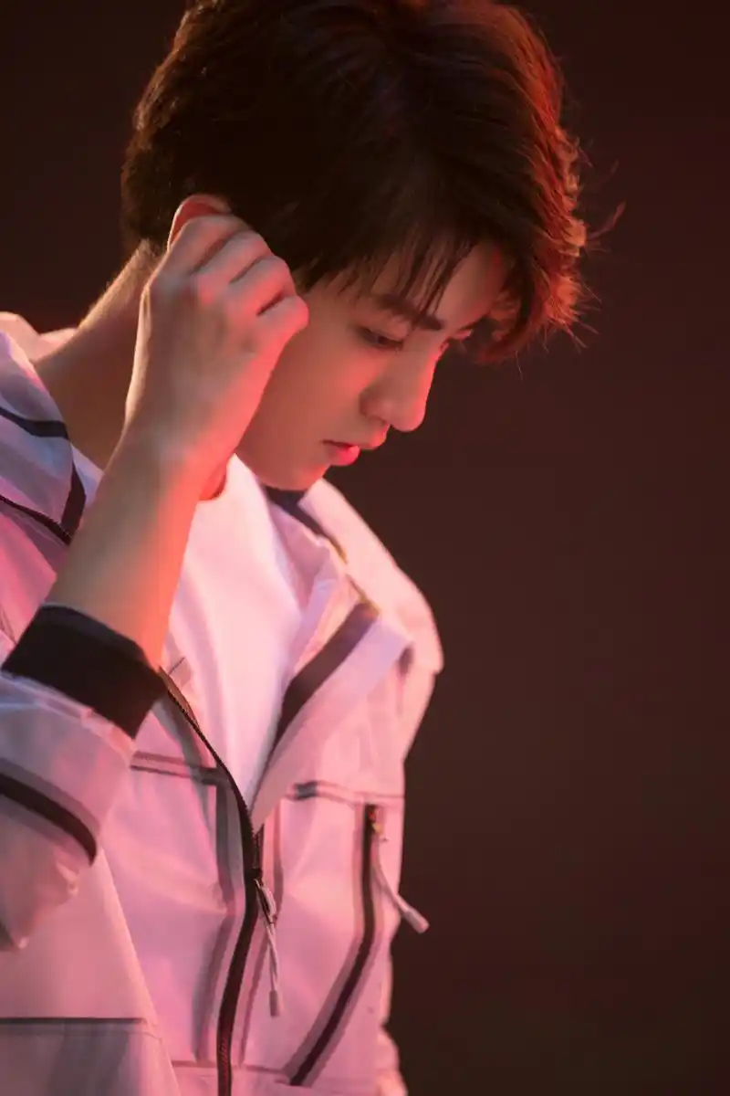 tfboys王俊凯索尼音频代言人帅气图片