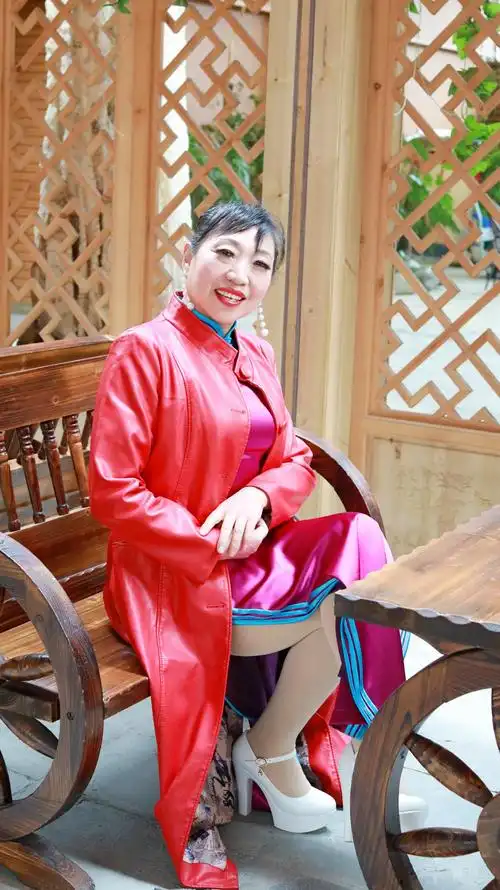 (安顺黔中丽人旗袍队演出留影,严康林摄影制作.) - 美篇