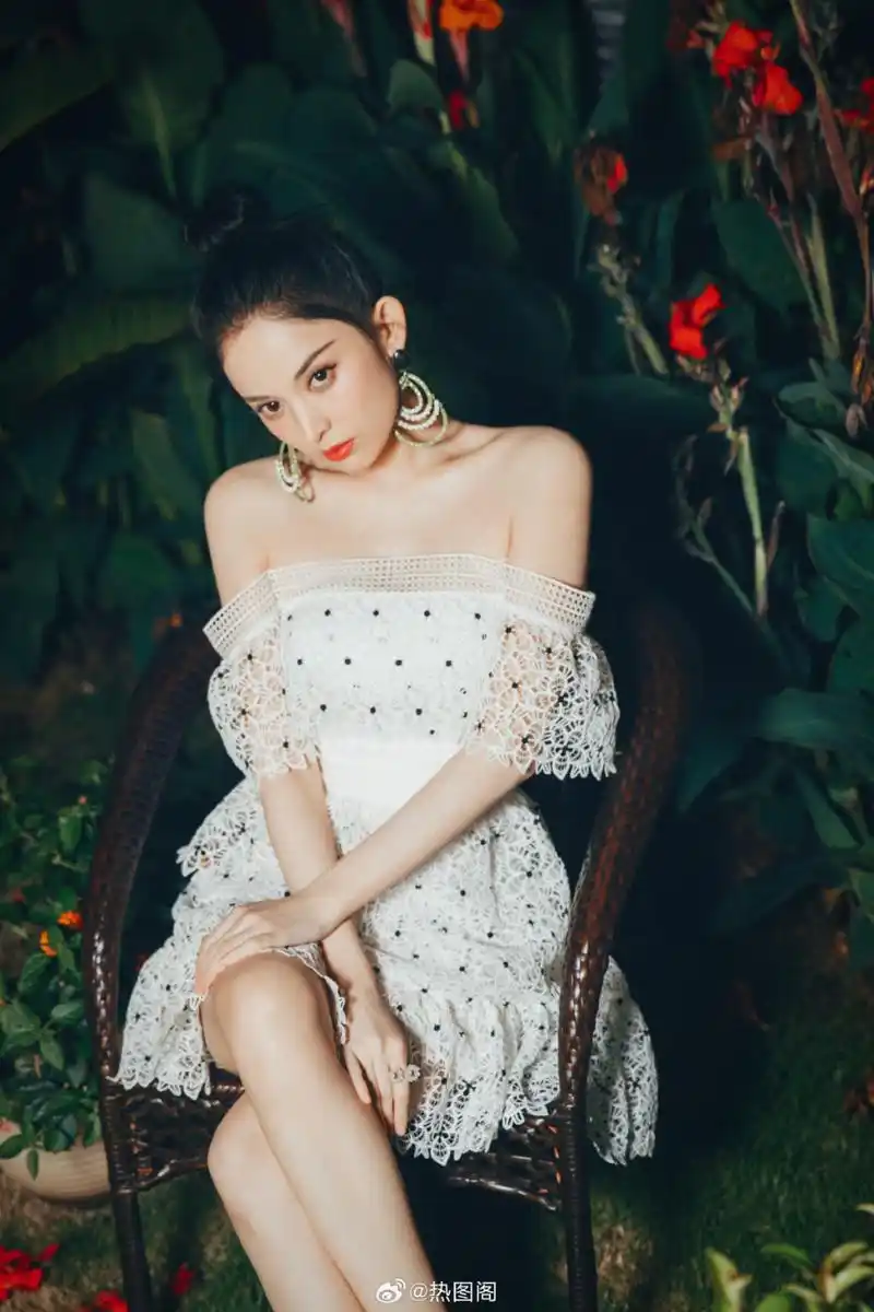 古力娜扎短发迷人写真大片