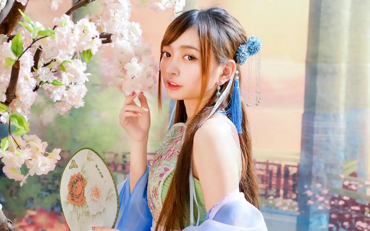 清纯古风汉服美女高清桌面壁纸