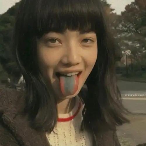 持更自己收集的小松菜奈头像