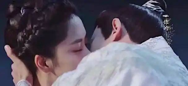 磕的是六元一斤虾cp,并不是晶终抱国真人cp,更何况任嘉伦已经结婚啦