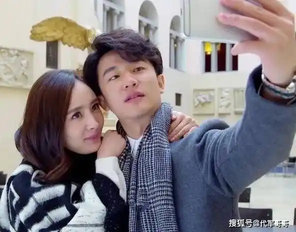 这8位没分寸感的美女明星,各有各的花样_杨幂_娜娜_陈伟霆