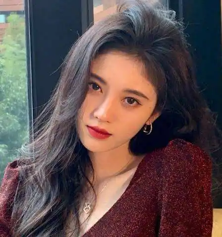 鞠婧祎一口面包嚼32下,看到林允吃冰淇淋,网友:女神和女汉子的区别