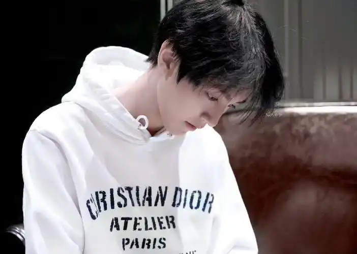 是真爱粉#王俊凯#从开始到未来只为王俊凯#王俊凯壁纸#黑白照片上色