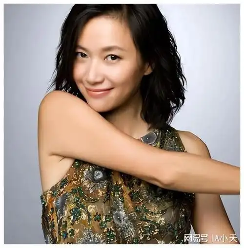 "书法才女"徐静蕾:从小字写的就不错,还是个有实力的导演