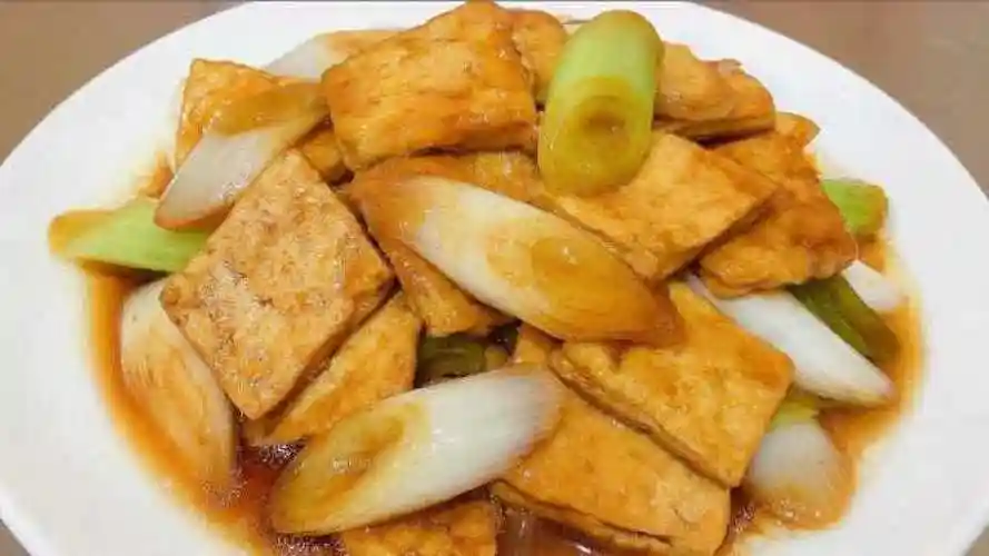 美食家常菜大葱炒豆腐的家常做法简单易做葱香四溢看一遍就会