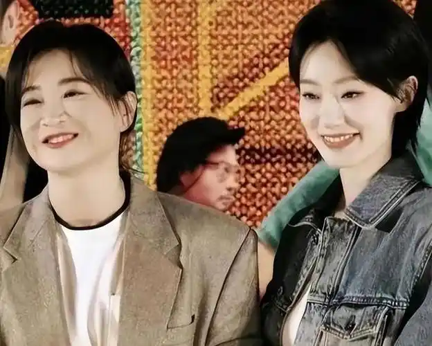 瘦百斤后的贾玲算不算大美女看看她和张小斐谢楠的合照就知道了