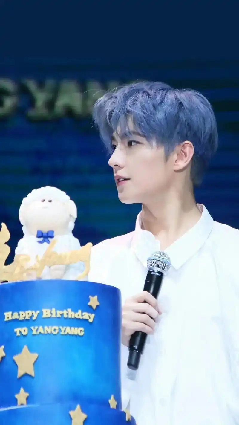 那年的蓝发真的是封神般的存在～#追星 #陌上人如玉 #杨洋蓝 - 抖音