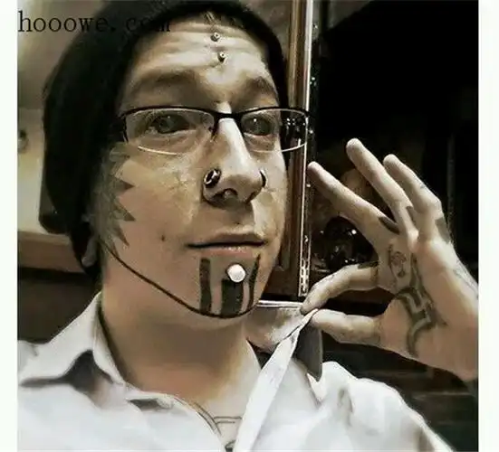 这个人把身体改造成这样,看完后起了一身的鸡皮疙