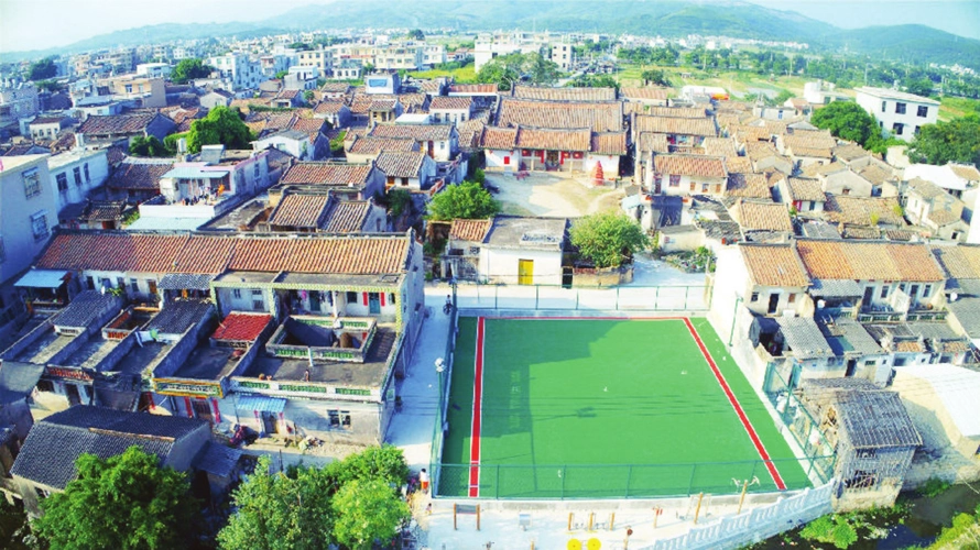 诏安县桥东镇西浒村做动员拆危房清垃圾将昔日荒地变成标准化球场