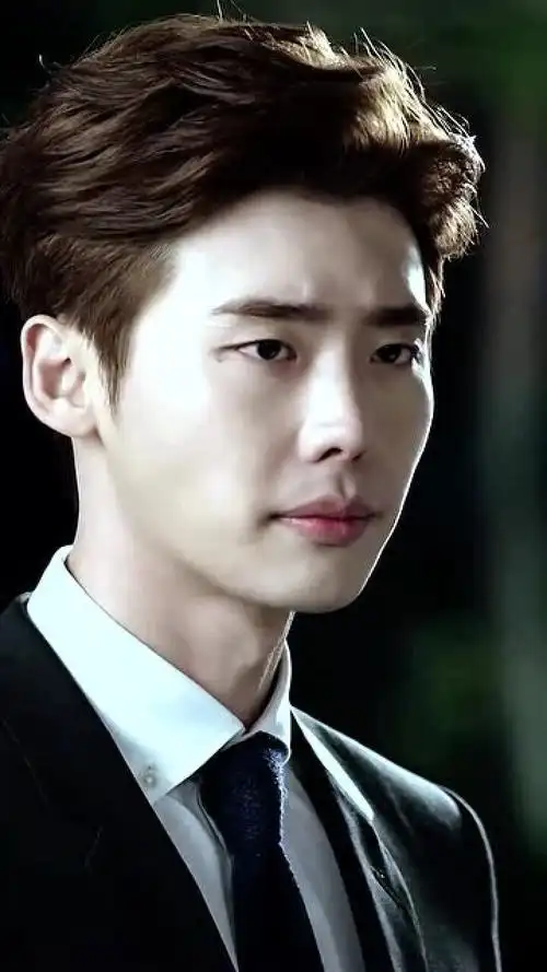 韩国男神李钟硕,小眼睛的男生也很迷人,感觉闻到了牛奶味道