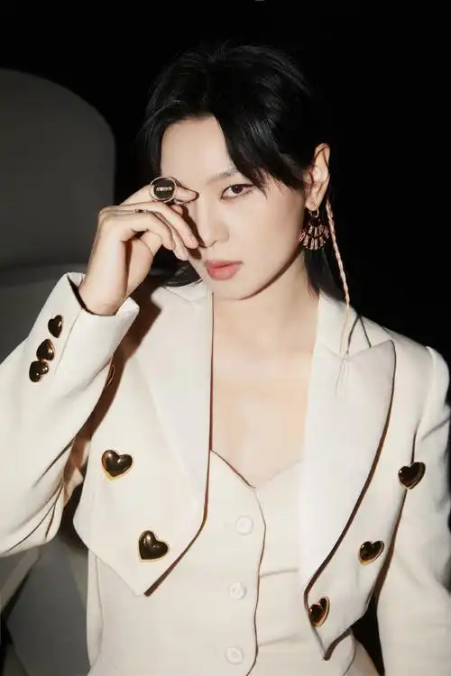 微博电影之夜##周笔畅向前跑舞台好酷炫