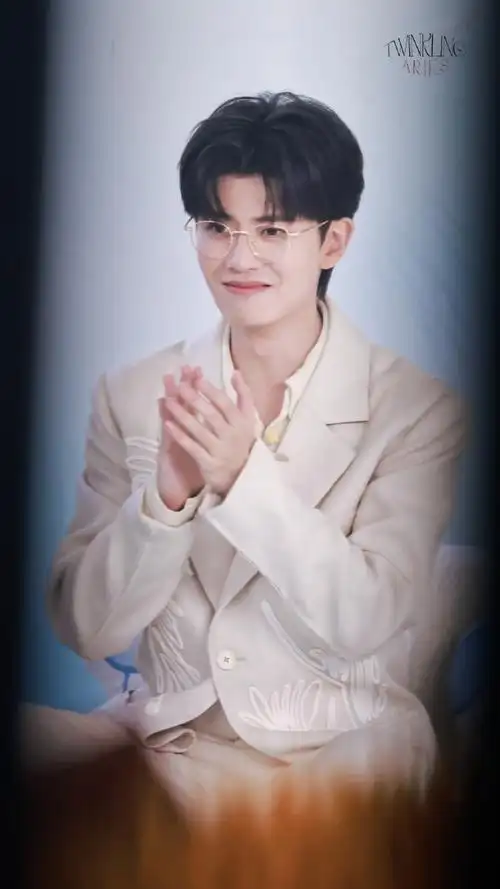 love u[虎爪比心][虎爪比心]#任嘉伦张颂文讲悄悄话#@任嘉伦allen