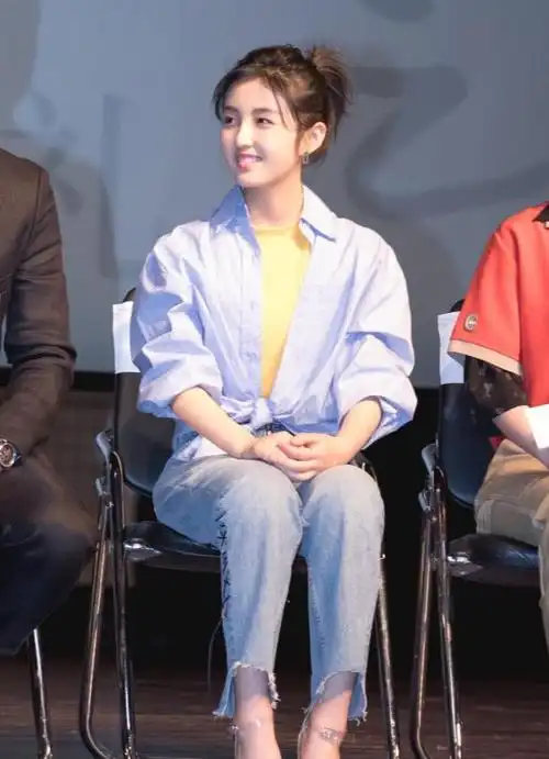 我打赌张子枫的袜子保证能火是一根食指的长度却显高5公分