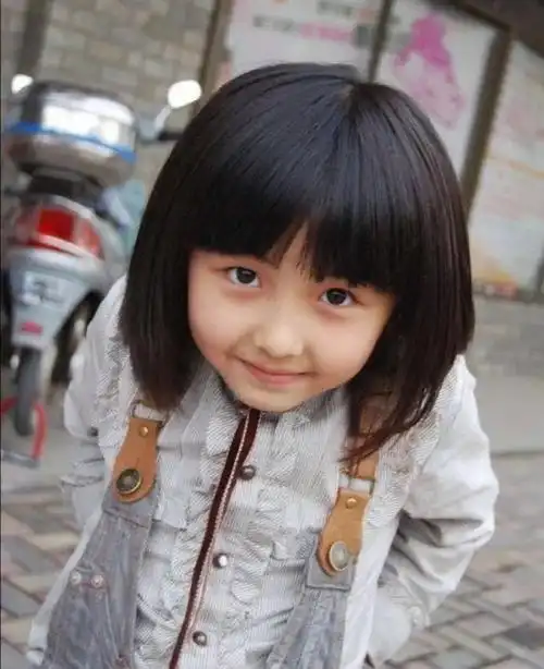张子枫妹妹小时候真的太可爱了!(多图)