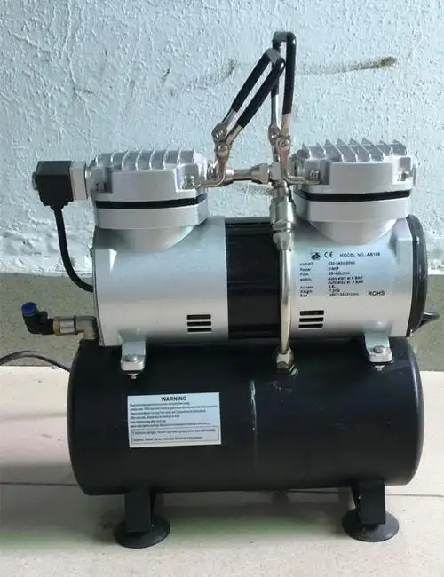 空压机小型 高压 as196 40l/min 3.5l 净重7.2kg方便携带 200元