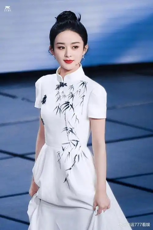 明星穿衣暴露爱国情怀,赵丽颖中国风封神,刘诗诗旗袍穿出灵魂