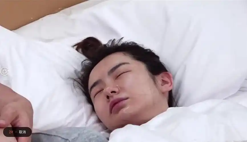 原创戚薇真素颜吓坏网友,脸上油光满面,皮肤暗沉的不行!