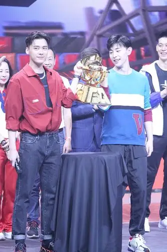 芳心收割机李易峰与邓伦罕见同框不尴尬颜值双在线难分上下