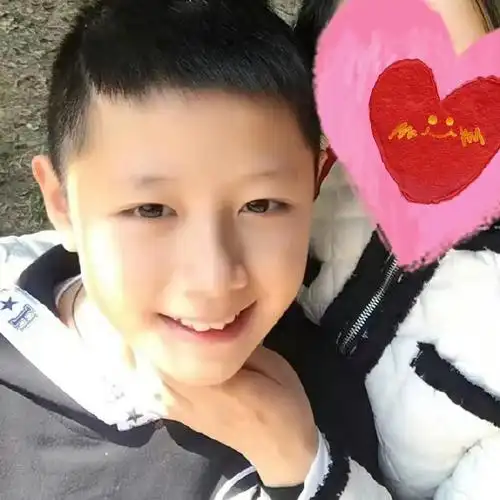 我最爱的小猪妹照片大合集,这是谁家胖妮子  #朱志鑫晒童年照