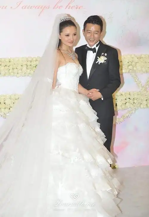 "槿汐"孙茜和蔡远航大婚 红娘孙俪领甄嬛团道贺-来