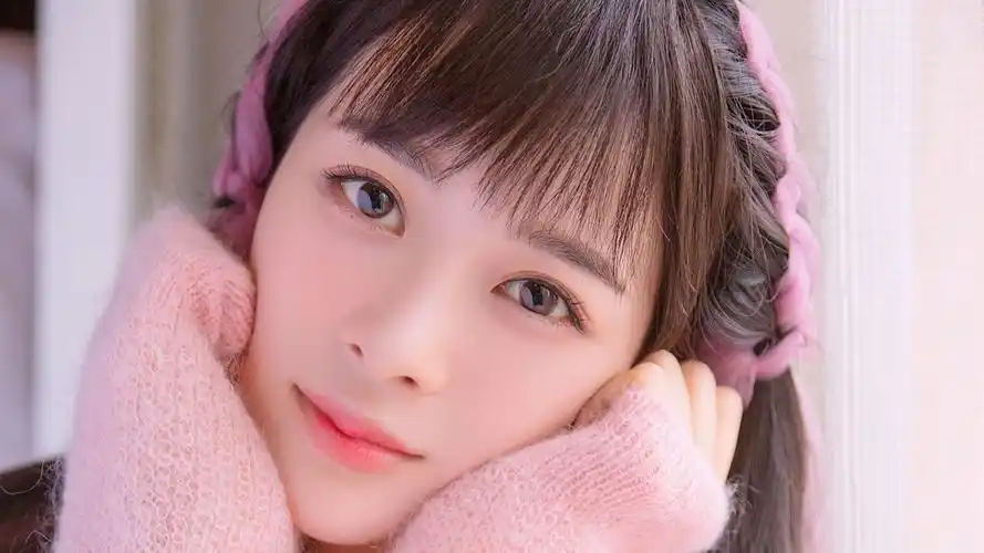 粉嫩清纯萝莉美女唯美高清桌面壁纸