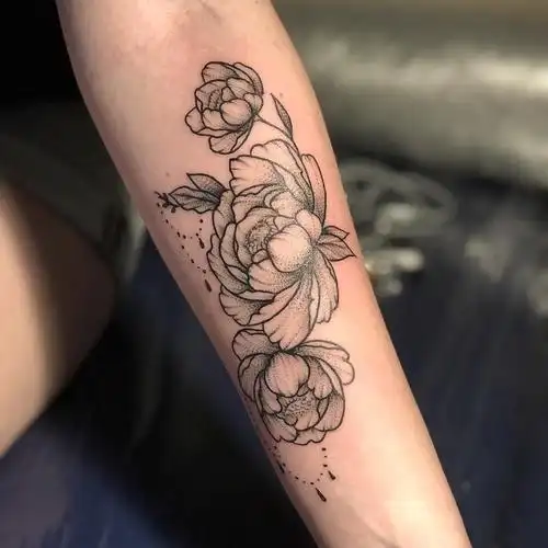 小臂点刺风牡丹纹身图案