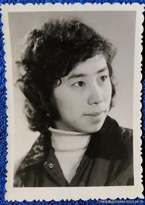美女烫头后留影_老照片_青岛书香【7788收藏__收藏热线】