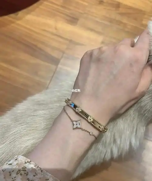 一眼万年的梵克雅宝黄金万花筒手镯