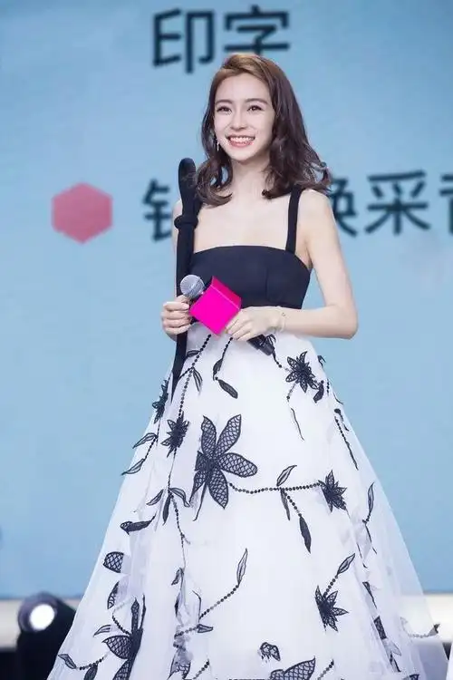angelababy黑白吊带印花礼l裙亮相贵优雅不失少女气息