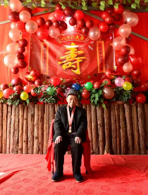 祝老寿星88岁生日快乐!寿比南山不老松!