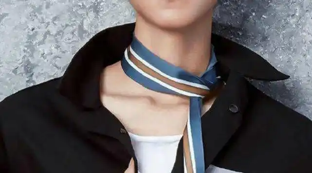 王俊凯喉结杀锁骨杀太绝了