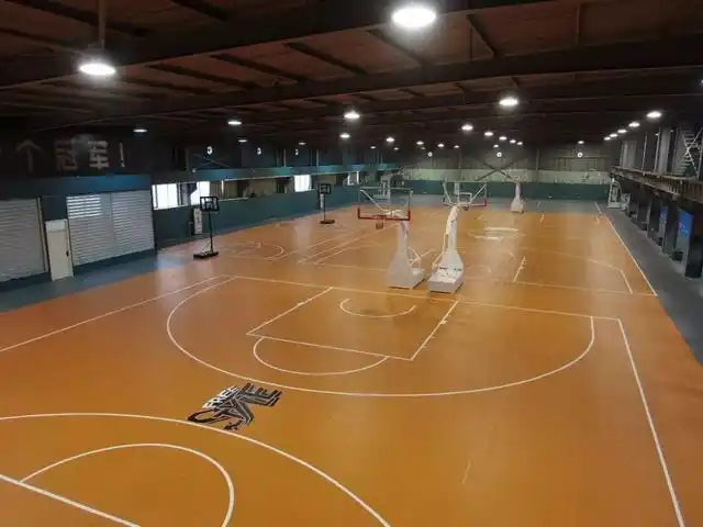 "我想打篮球",郑州超酷的室内篮球馆来啦!是时候来场"斗牛"了