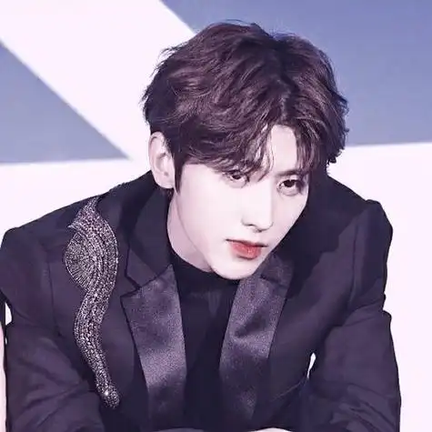 蔡徐坤光膀子头像