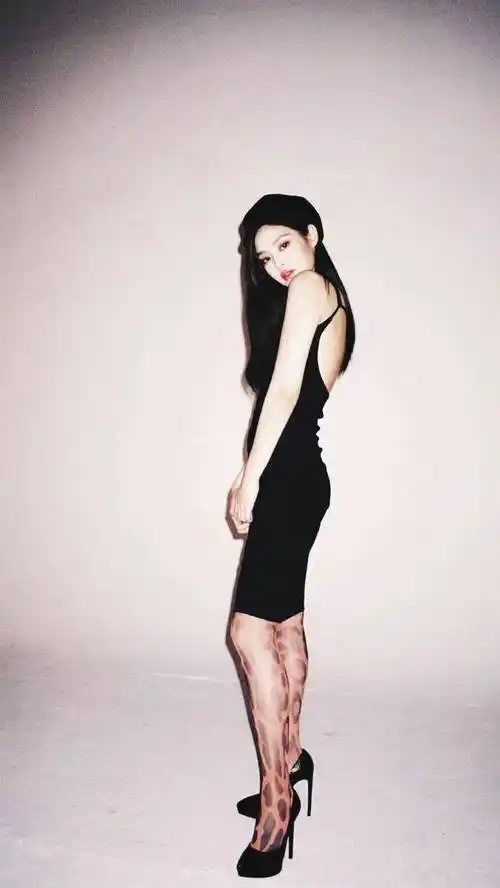 行程满满状态好好jennie的身材真的好好呀 敢大胆露完全没有身材焦虑