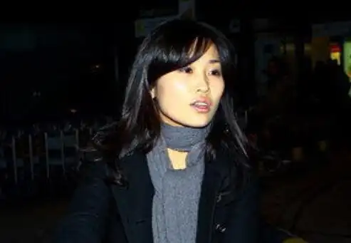 张艺谋的大女儿张末近照