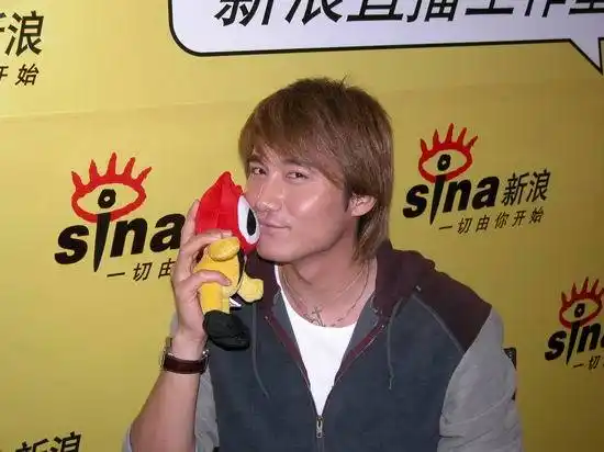 图文胡兵作客新浪嘉宾聊天室聊双响炮2