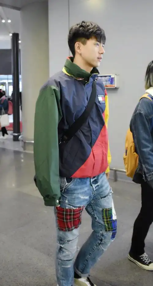 李现/机场照好可爱 我太可了