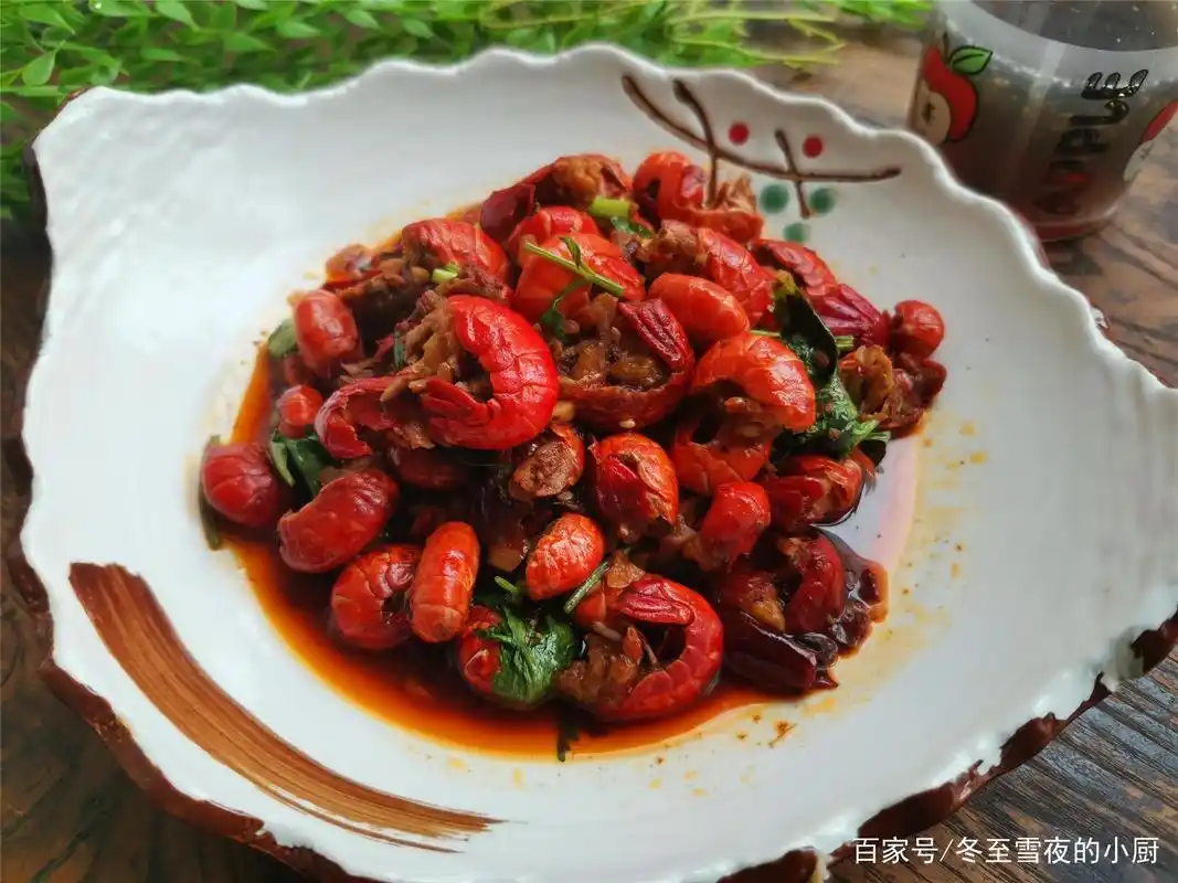 小龙虾虾尾怎样做好吃,教你这个做法,麻辣鲜香,和饭店做的一样