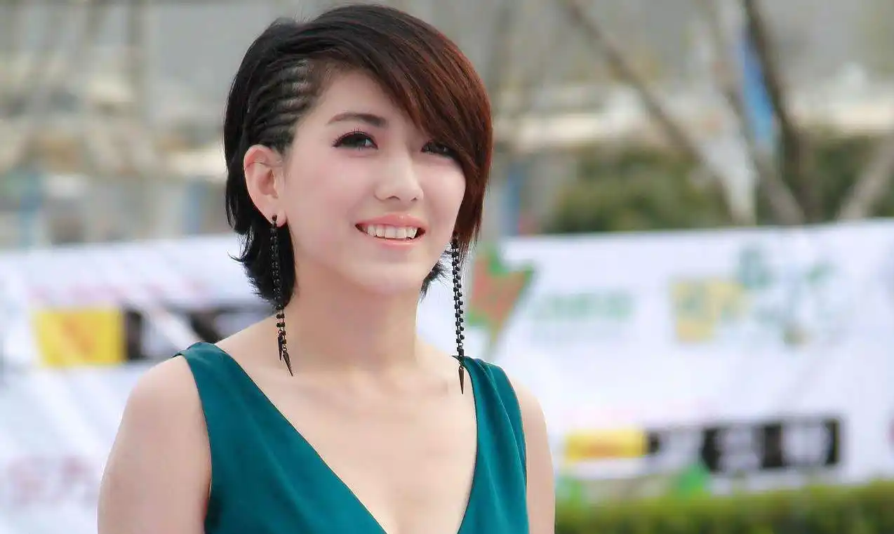 网曝昔日快女季军刘忻参加选秀网友调侃35岁能做选手妈妈