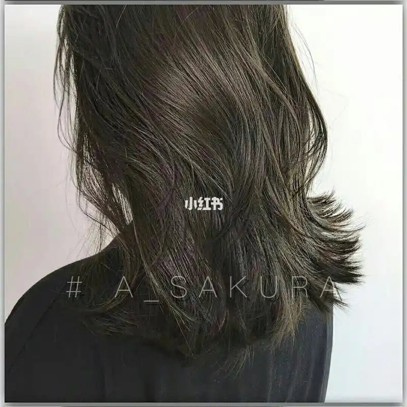 青木黑茶色发色这个发色对于黄皮肤星人来说真 的巨显白,青木黑茶色是